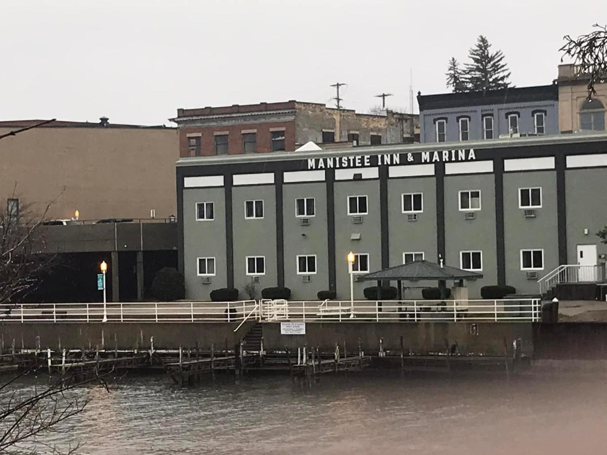 Manistee Inn & Marina Exterior photo