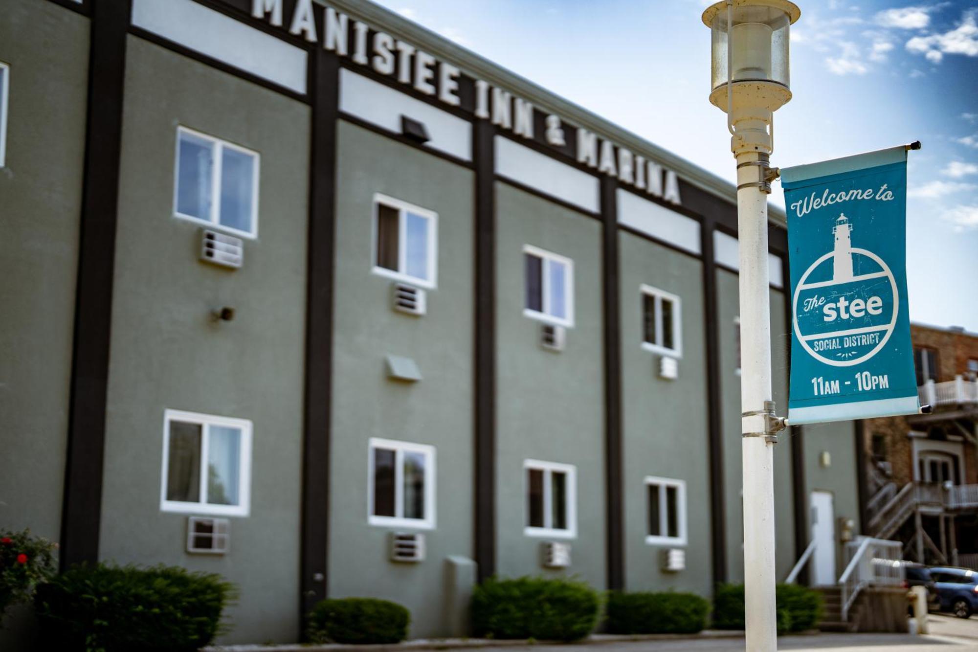 Manistee Inn & Marina Exterior photo